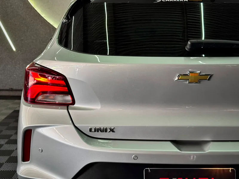 Chevrolet Onix Prata