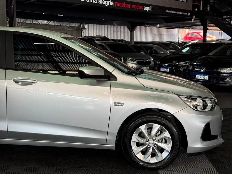 Chevrolet Onix Prata