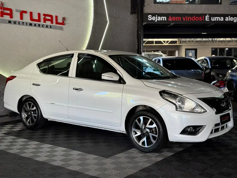 Nissan Versa Branco