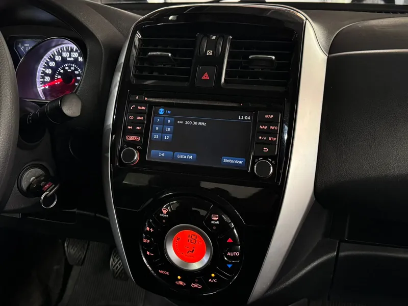 Nissan Versa Branco