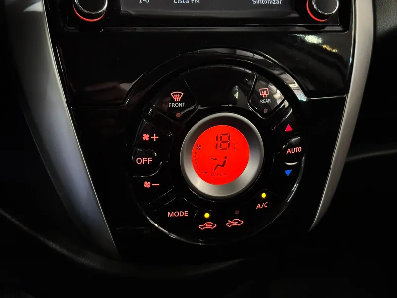Nissan Versa Branco