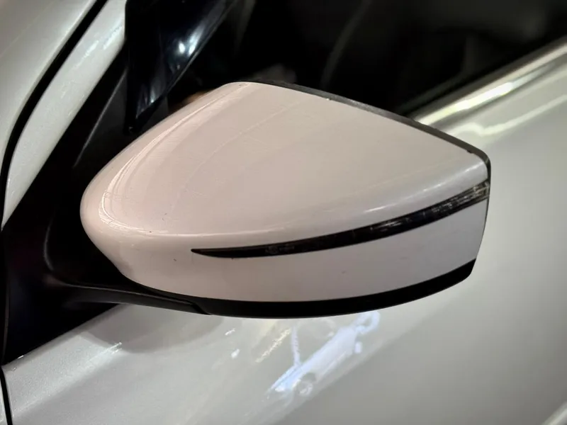 Nissan Versa Branco