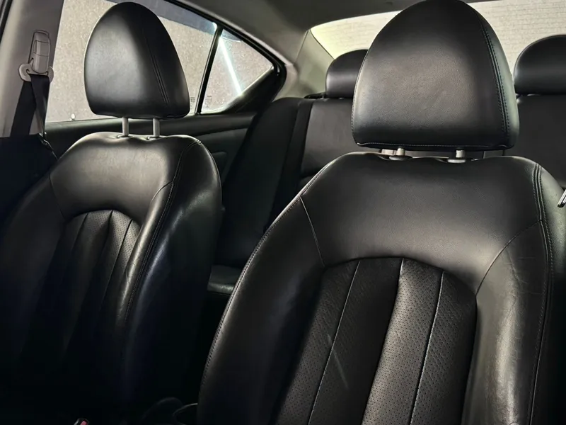 Nissan Versa Branco