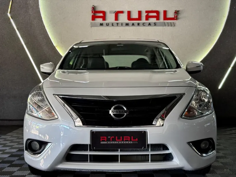 Nissan Versa Branco