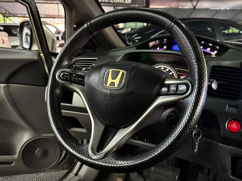Honda Civic Dourado
