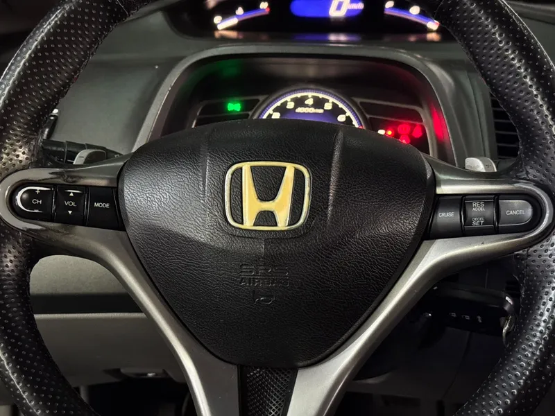 Honda Civic Dourado