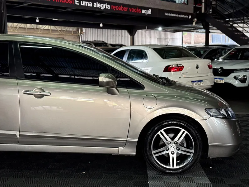 Honda Civic Dourado