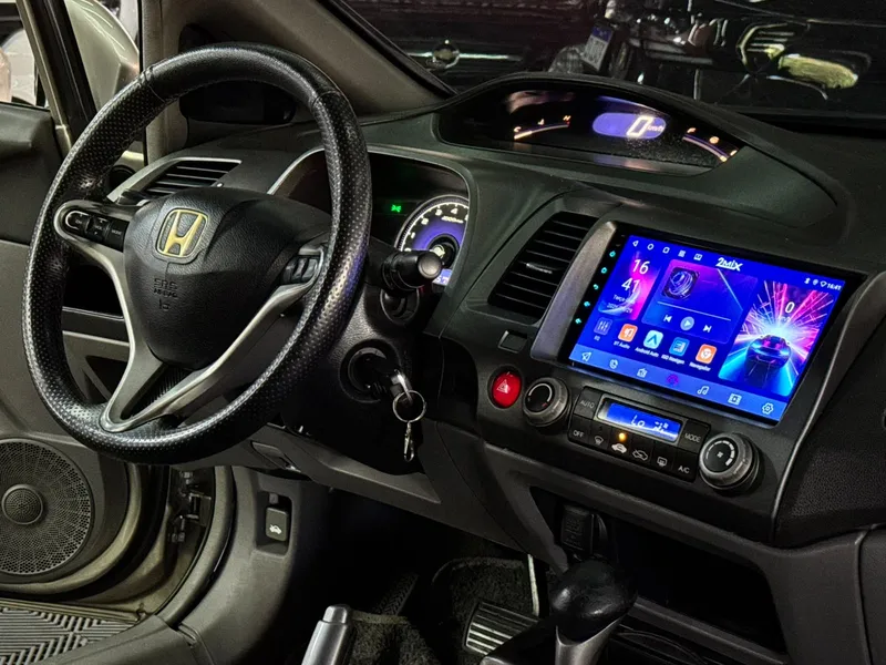 Honda Civic Dourado