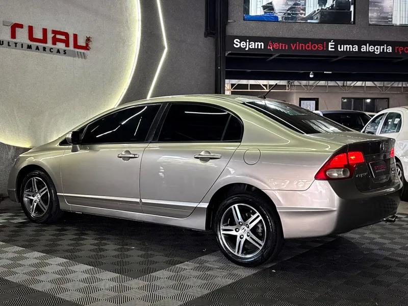 Honda Civic Dourado