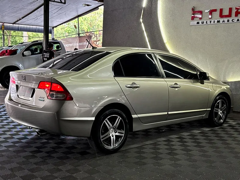 Honda Civic Dourado