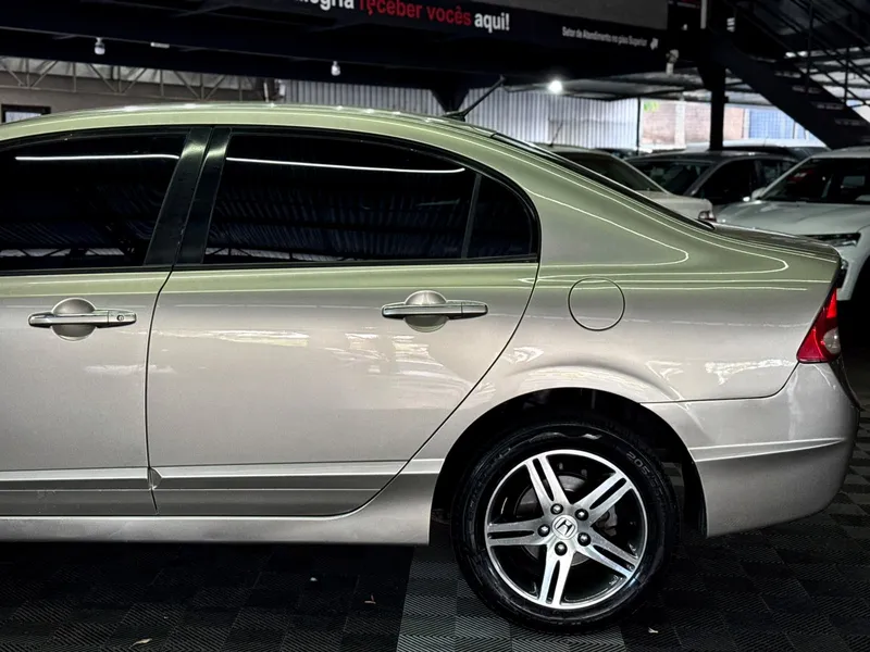 Honda Civic Dourado
