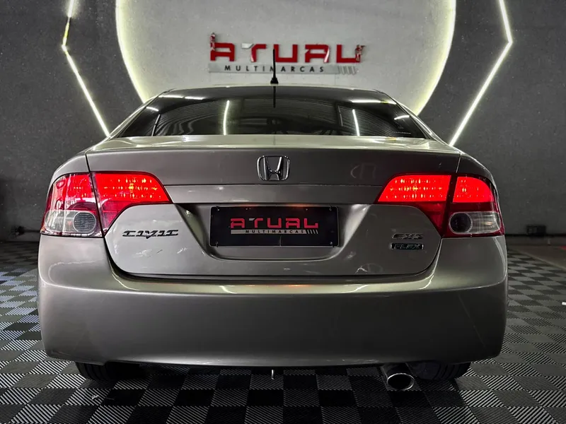 Honda Civic Dourado