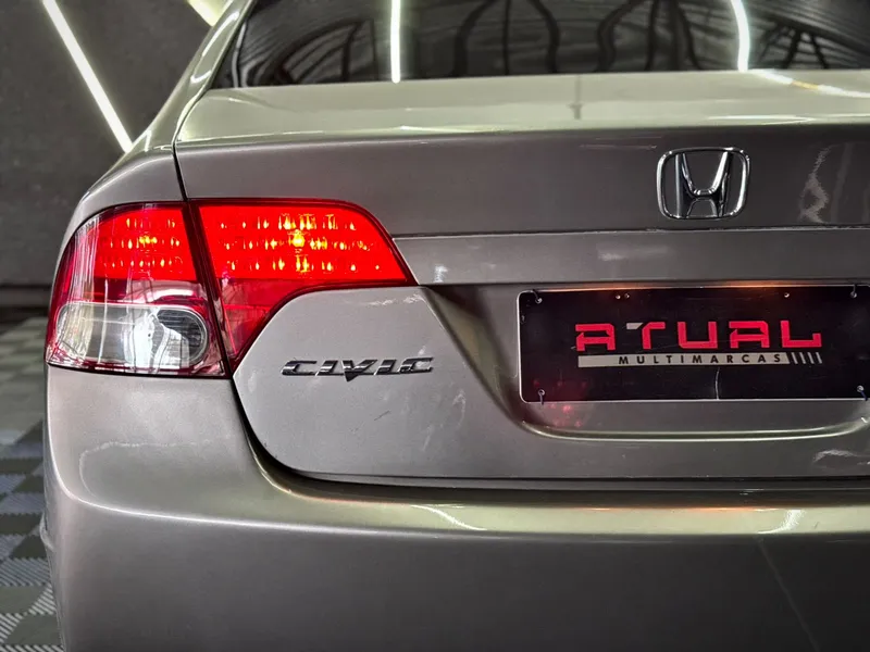 Honda Civic Dourado