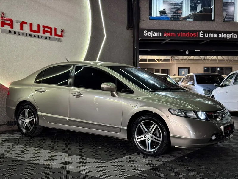 Honda Civic Dourado