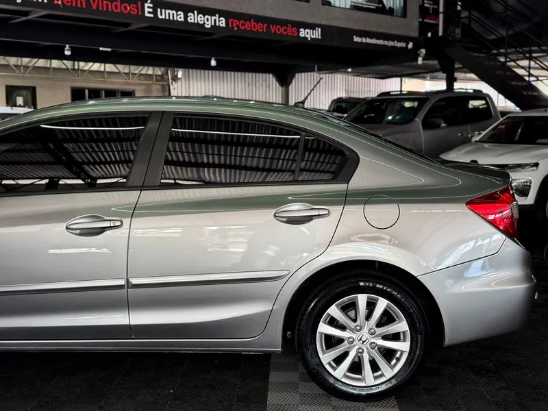 Honda Civic Cinza