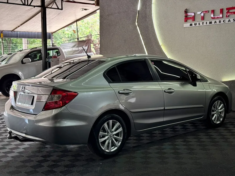 Honda Civic Cinza