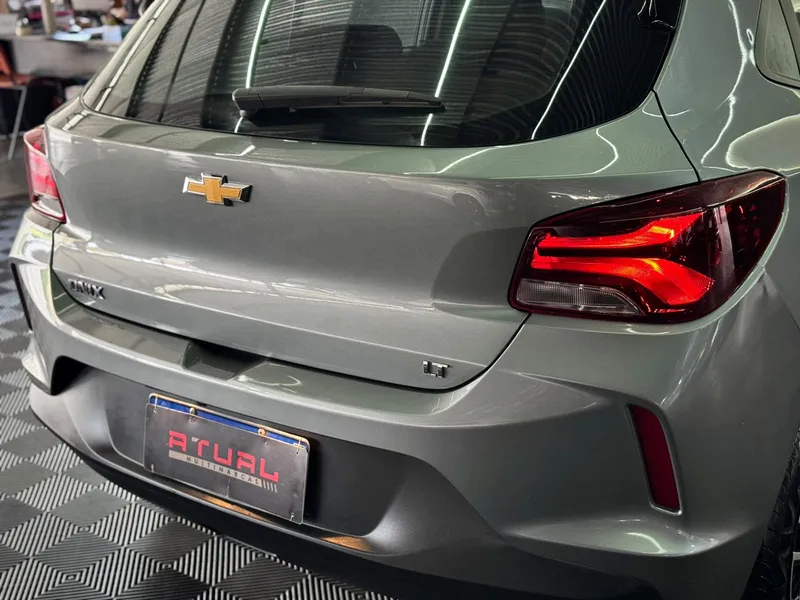 Chevrolet Onix Prata