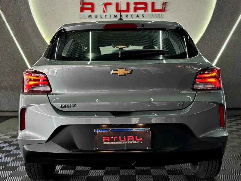Chevrolet Onix Prata