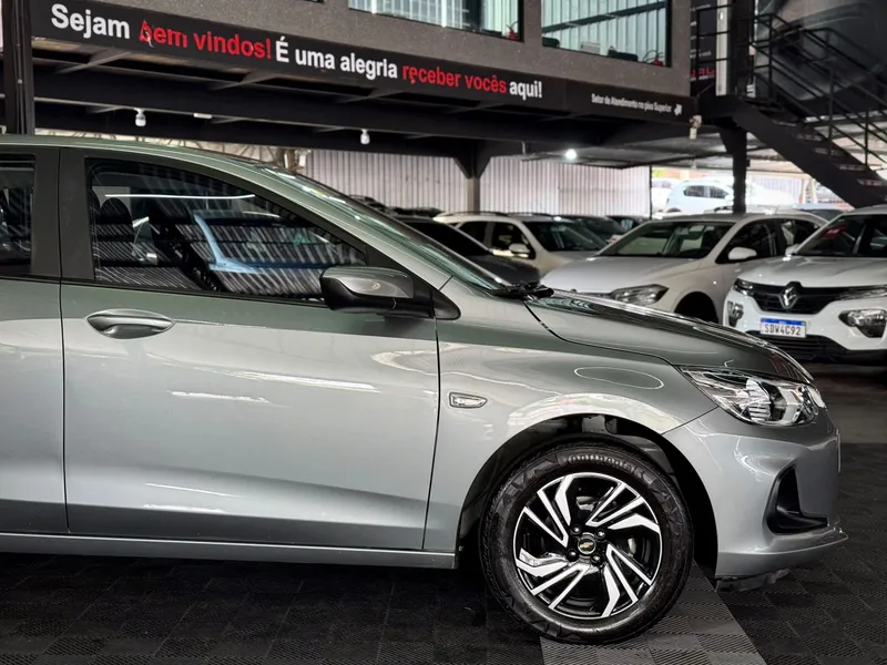 Chevrolet Onix Prata