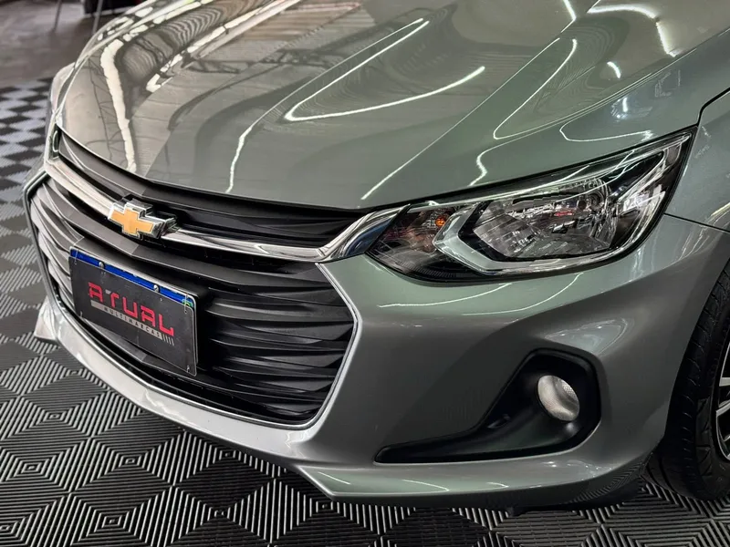 Chevrolet Onix Prata