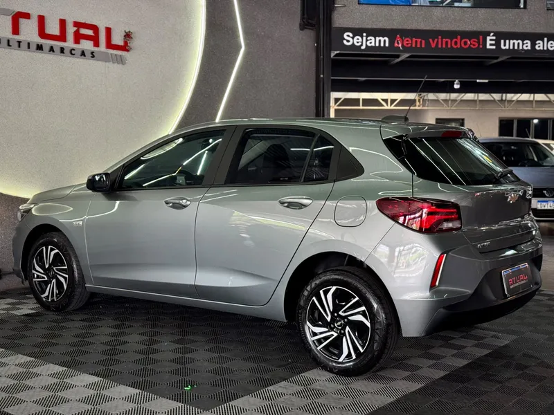 Chevrolet Onix Prata