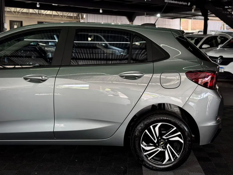 Chevrolet Onix Prata