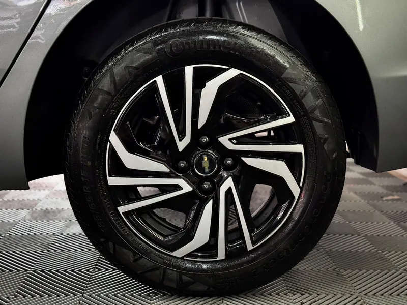 Chevrolet Onix Prata