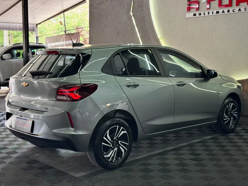 Chevrolet Onix Prata
