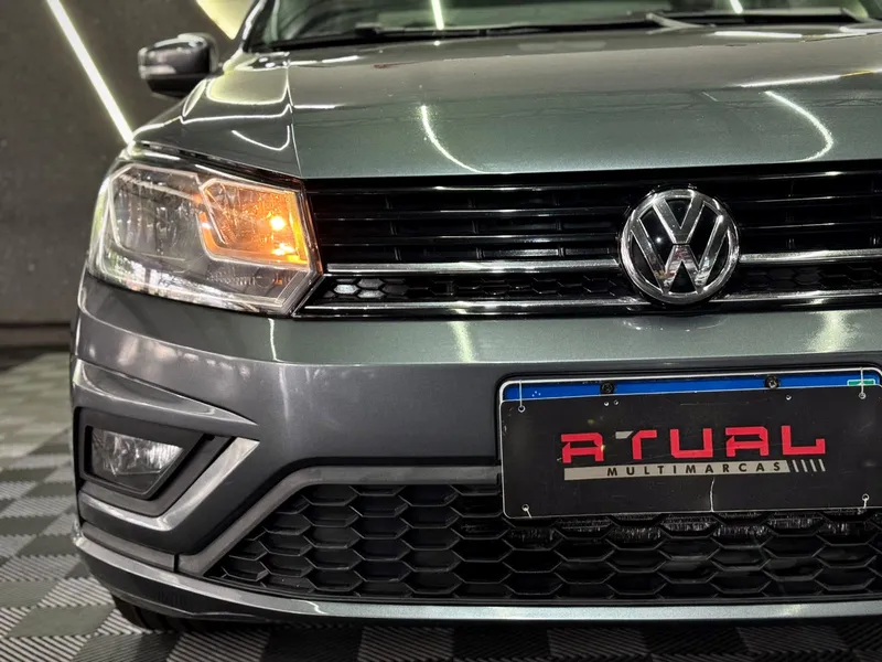 Volkswagen Voyage Cinza