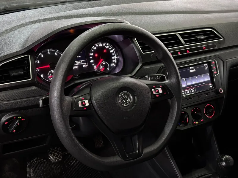 Volkswagen Voyage Cinza