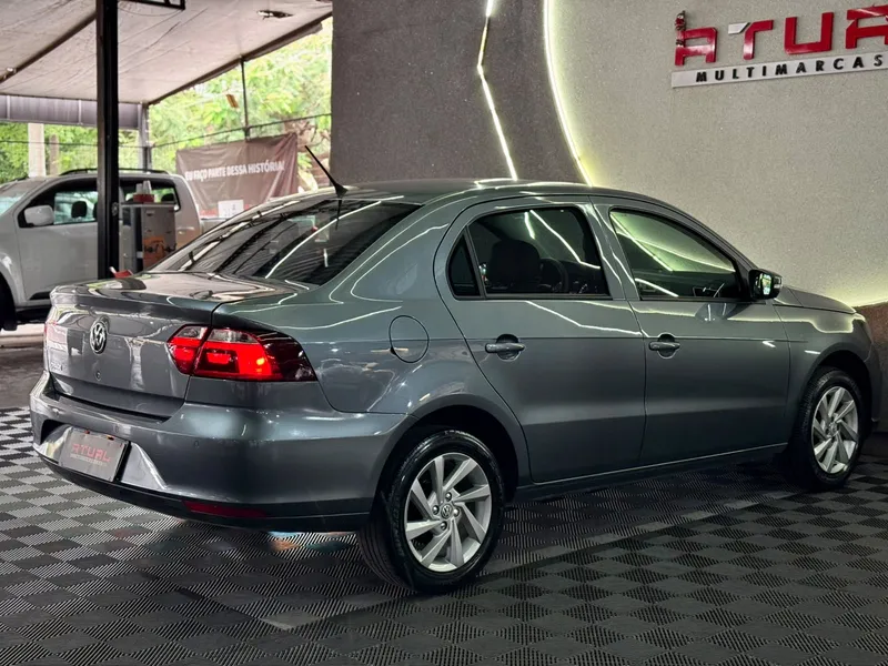 Volkswagen Voyage Cinza