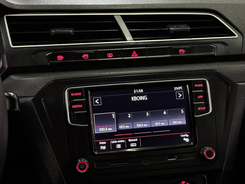 Volkswagen Voyage Cinza