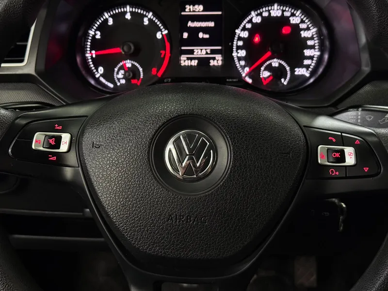 Volkswagen Voyage Cinza