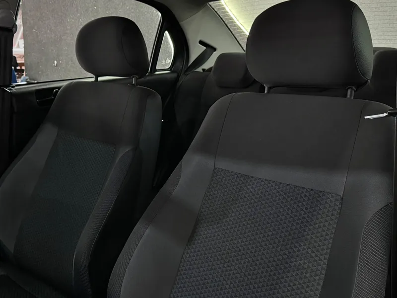 Volkswagen Voyage Cinza