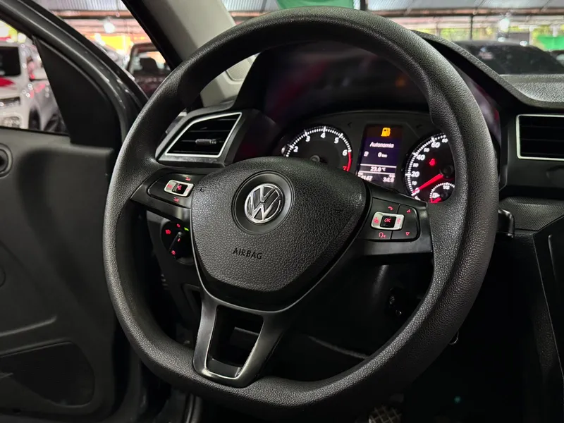 Volkswagen Voyage Cinza