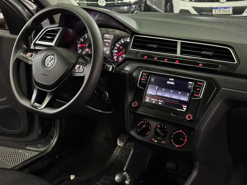 Volkswagen Voyage Cinza
