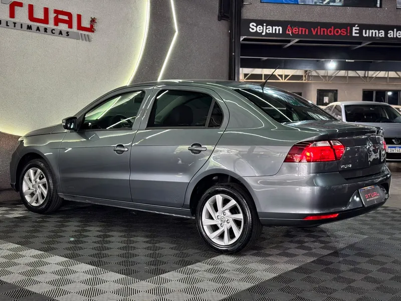 Volkswagen Voyage Cinza