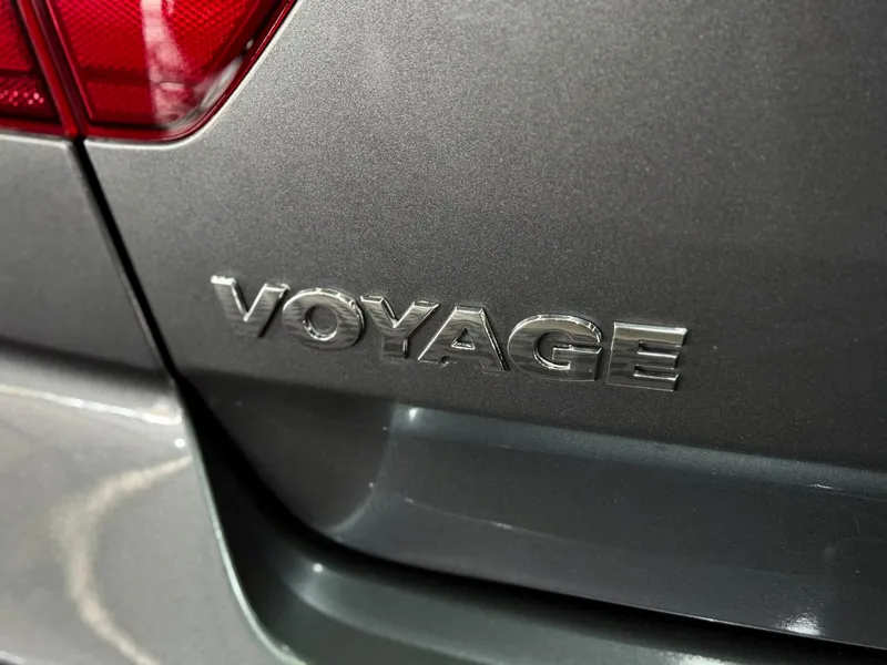 Volkswagen Voyage Cinza