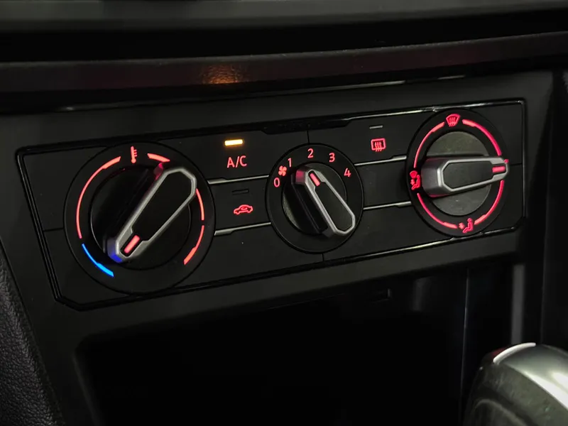 Volkswagen Polo Preto
