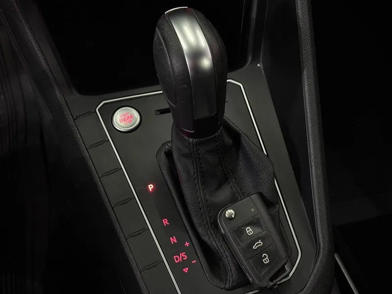 Volkswagen Polo Preto