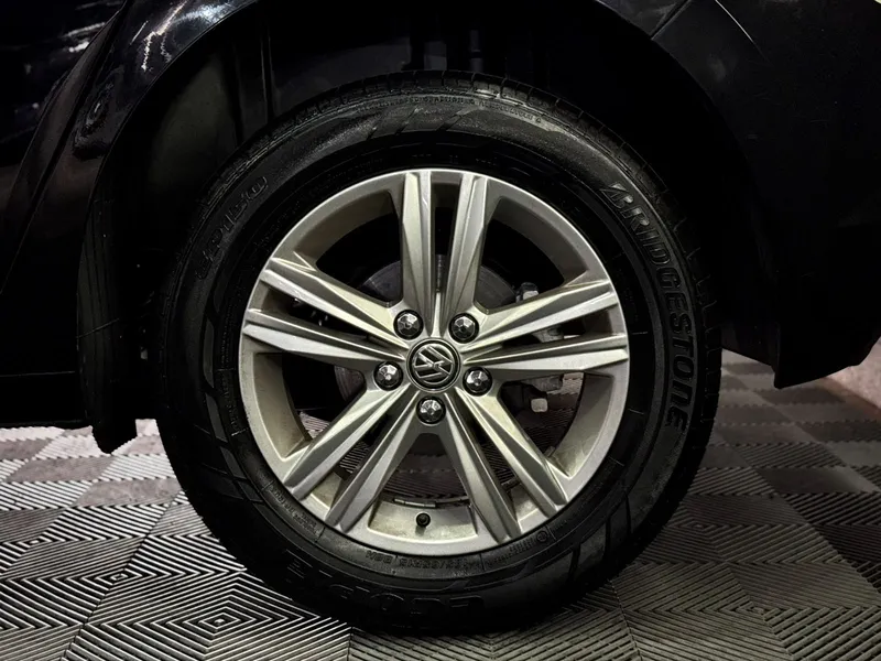 Volkswagen Polo Preto