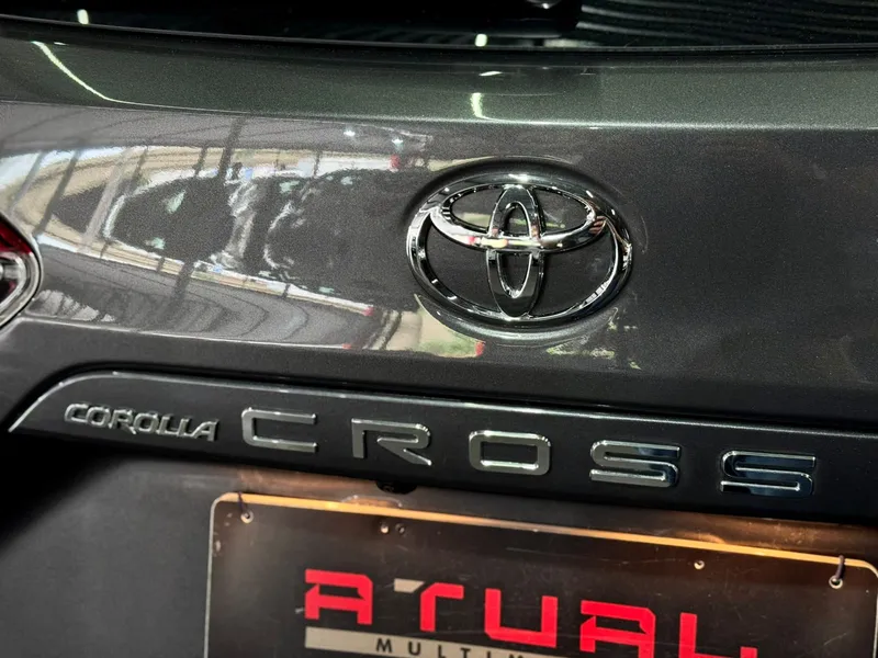 Toyota Corolla Cross Cinza