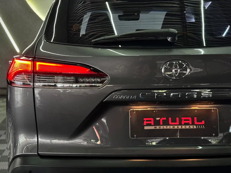Toyota Corolla Cross Cinza