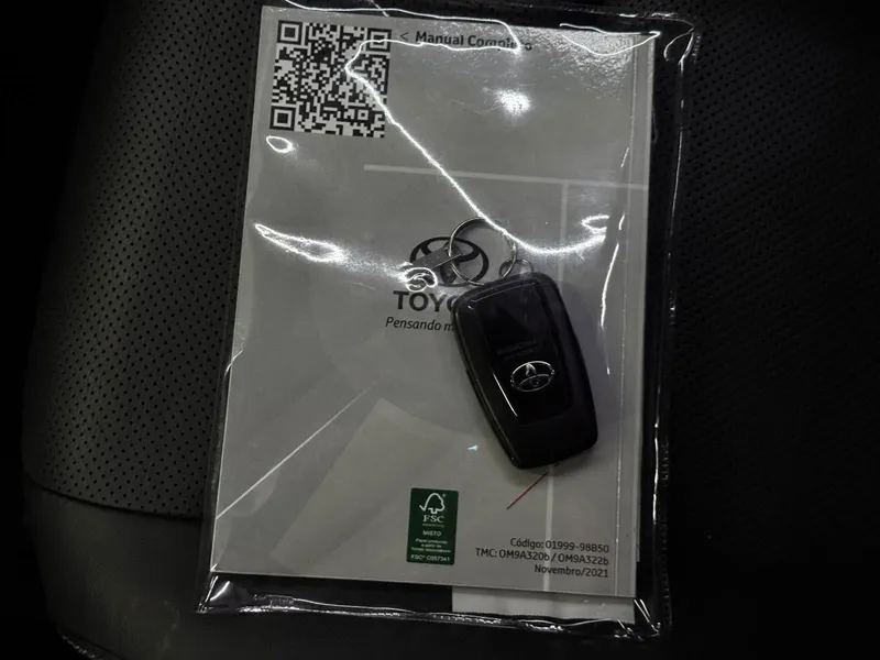 Toyota Corolla Cross Cinza
