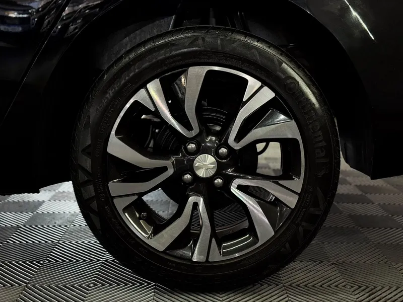 Chevrolet Onix Sedan Preto
