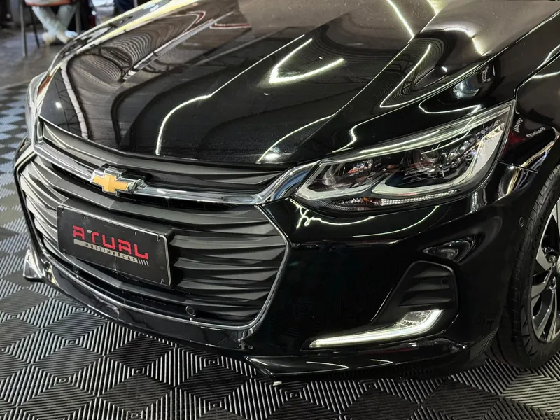 Chevrolet Onix Sedan Preto