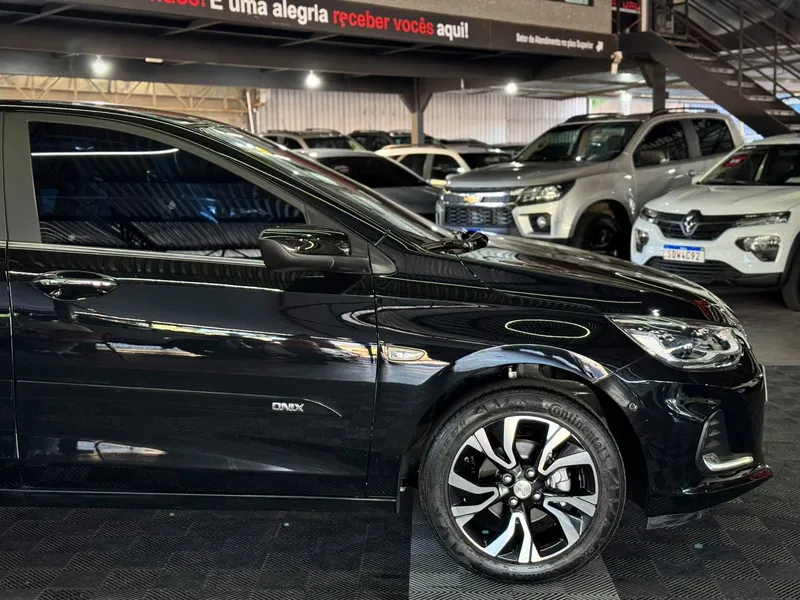 Chevrolet Onix Sedan Preto