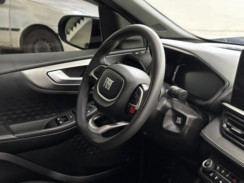 Fiat FASTBACK Preto