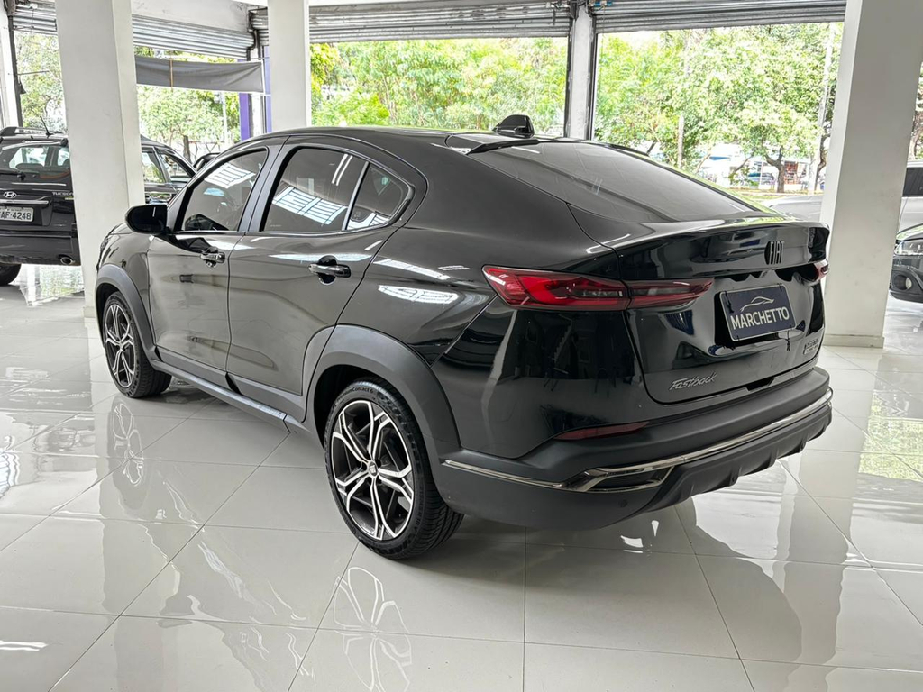 Fiat FASTBACK Preto