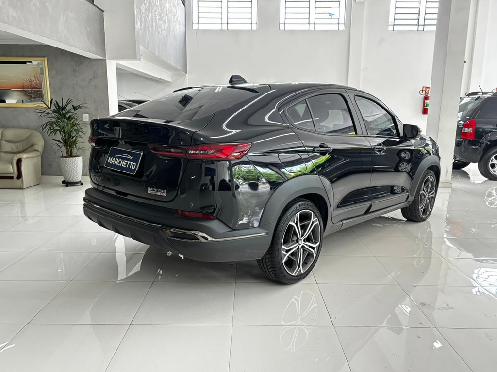 Fiat FASTBACK Preto